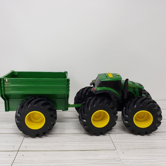 Tomy John Deere Monster Tread Tractor & Trailer Flaw - Picture 3 of 15
